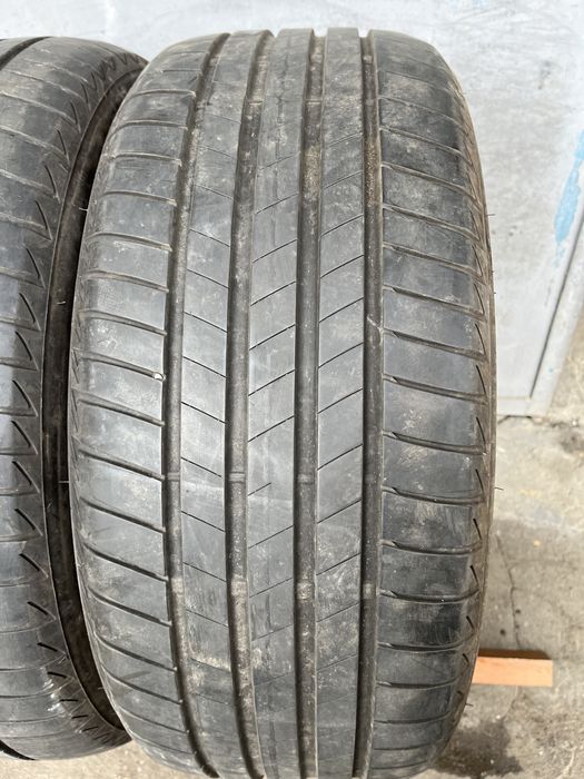 2 бр. летни гуми 235/45/18 Bridgestone DOT 1020 5 mm