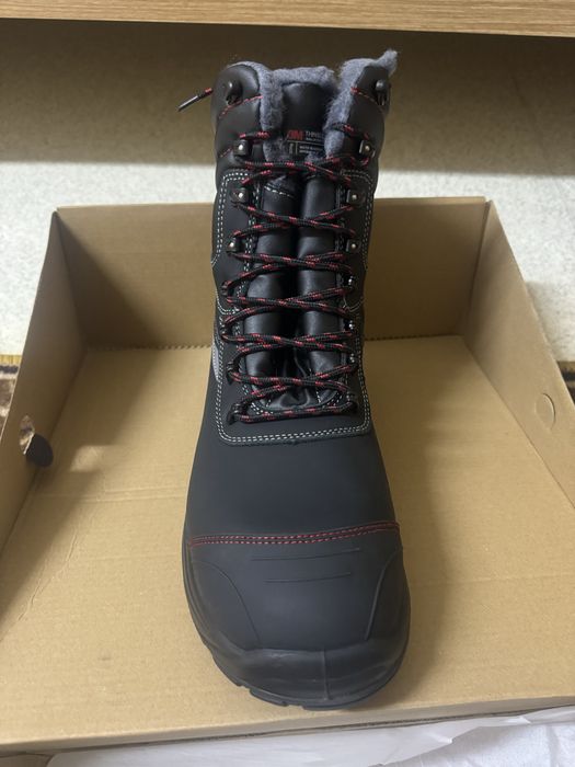 Продам зимнюю спец обувь 43 размера