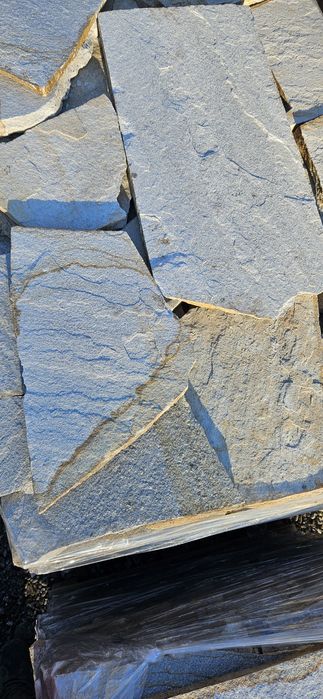 Piatra naturală poligonală