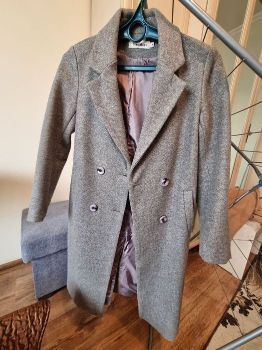 Женское пальто фирмы MAX MARA