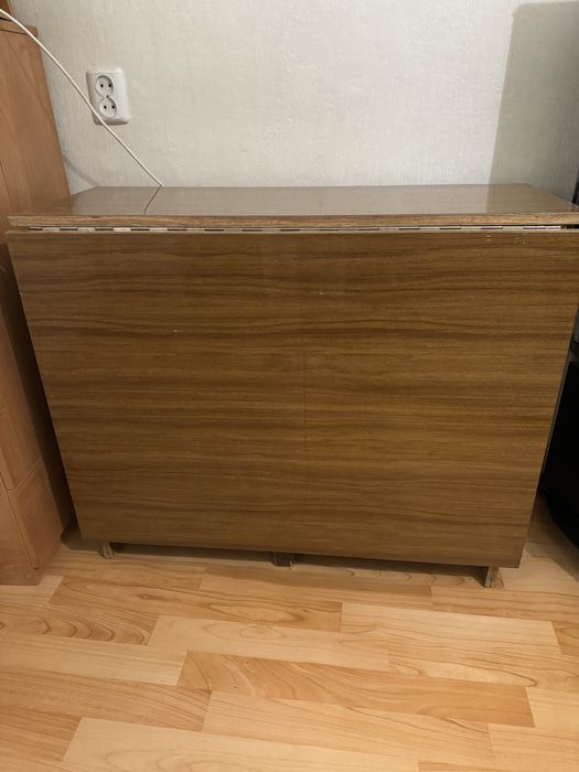 Продам стол книжка