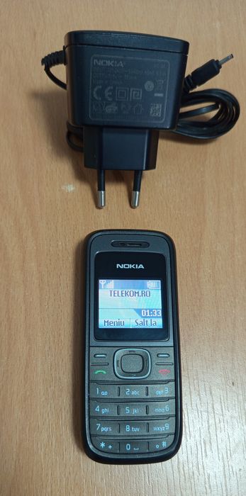 Vând Telefon NOKIA 1208 Liber de Rețea,cu Încărcător original