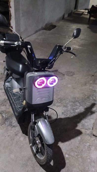 Zaryatchik savati akumlyator 5 talik 1 ta zaryad bn 50 60 km yuradi