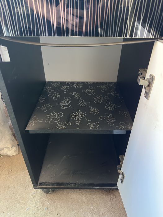 Salon uchun shkaf 3 ta bor 400.000 somdan