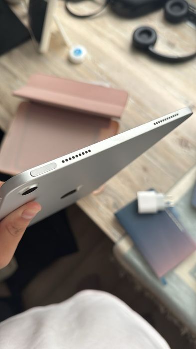 Продам iPad 10 64гб звоните