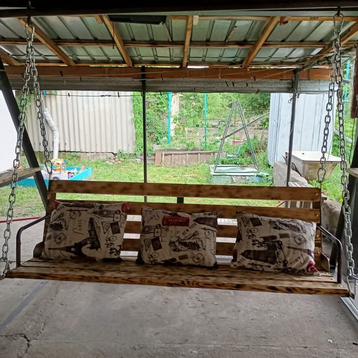 Продам садовую качелю