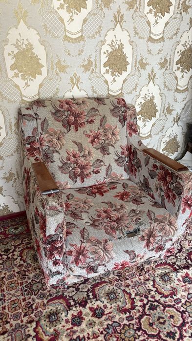 Два кресла даром