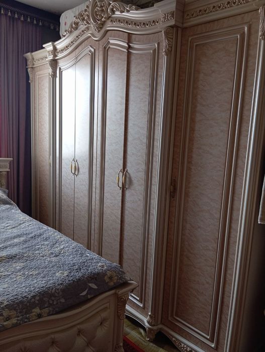 Продается спальный гарнитура