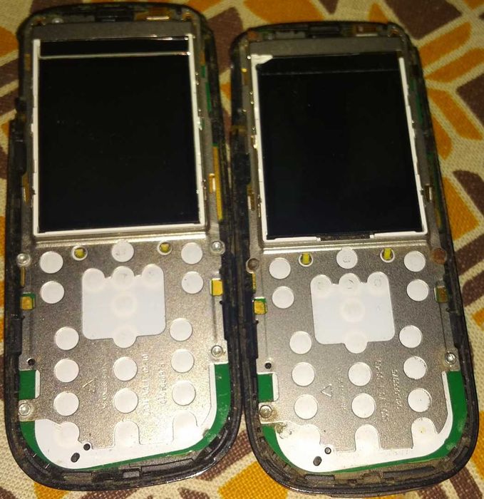 Два броя Nokia 2330
