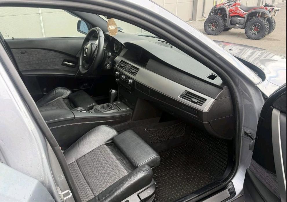 BMW 530i (E60) 2004 г.
