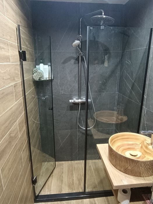 Поръчкови Душ кабини,паравани и АЛ-врати