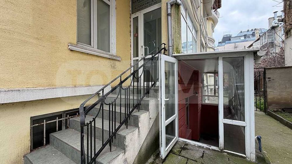 Сутеренен офис под наем с централна локация