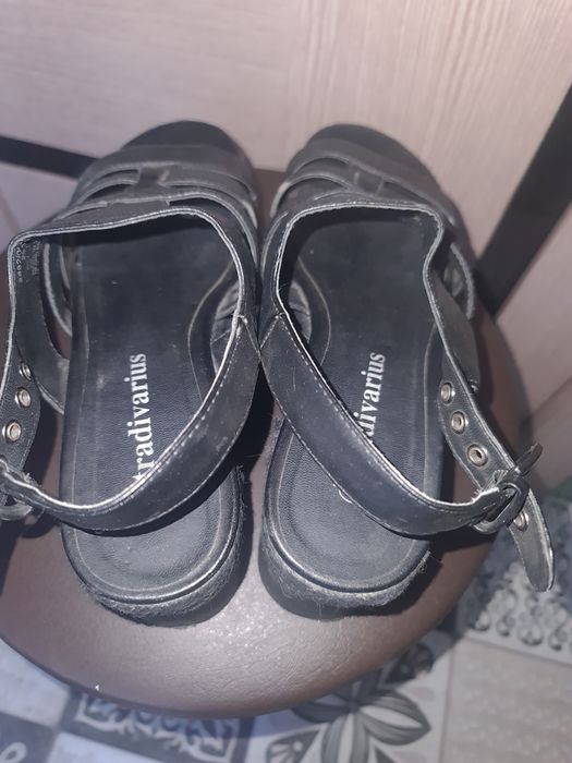 Продам босоножки