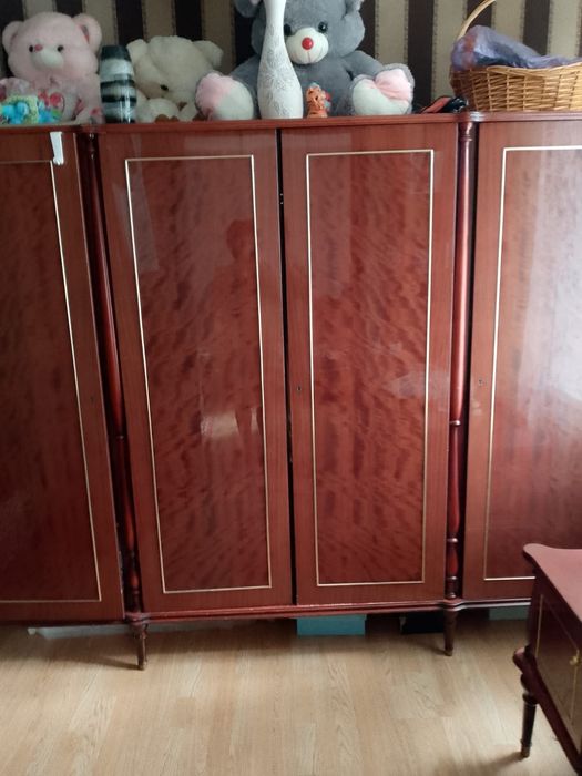 Продам спальный гарнитур