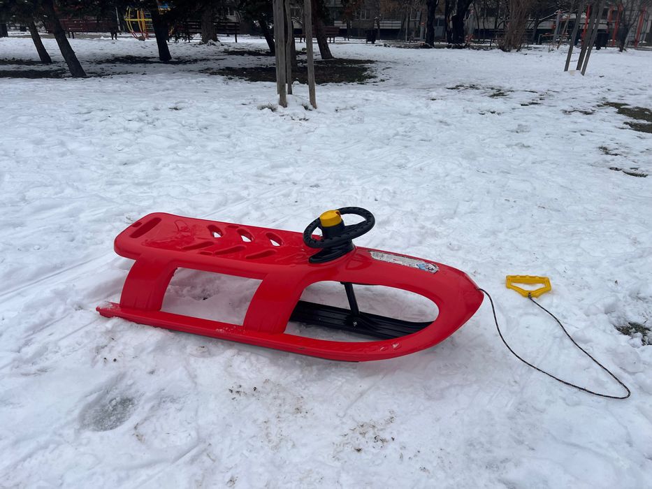 Шейна със седалка и волан bullet