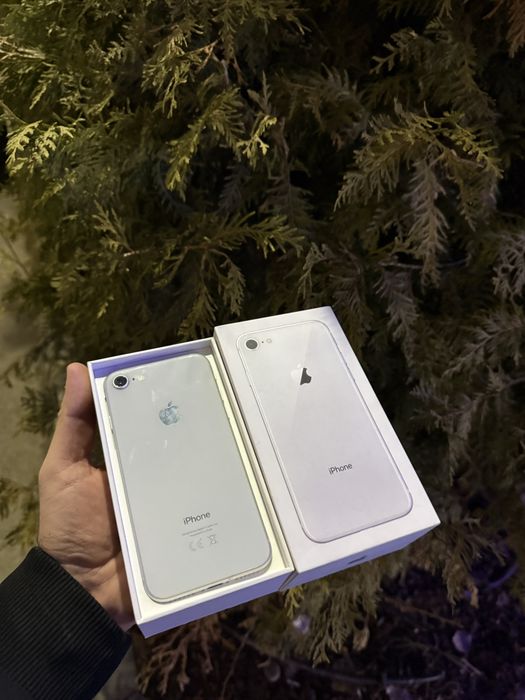 Продам айфон 8 64