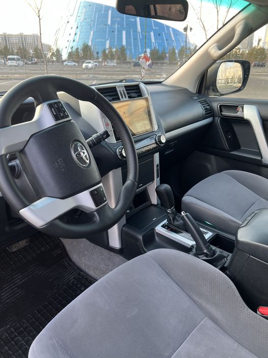 Не араб. Европеец.