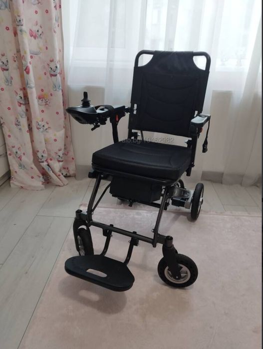 Помощна количка с електрически мотори  за трудноподвижни