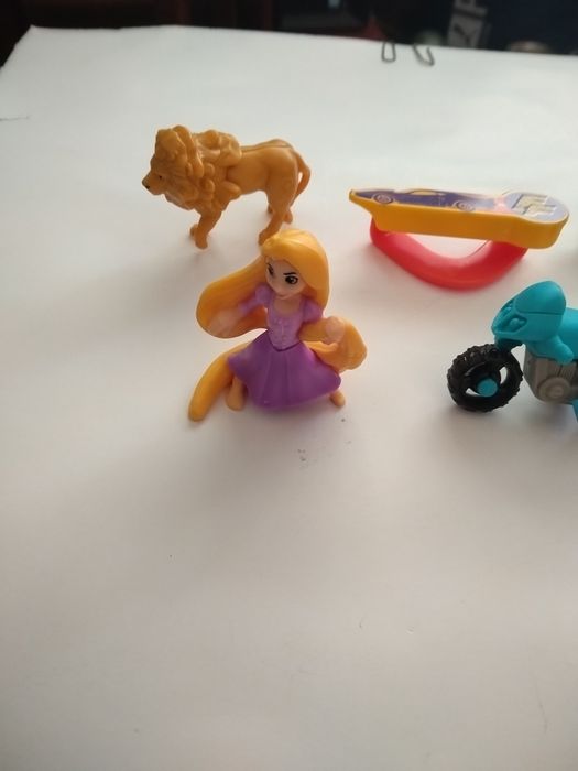 Продавам 6 бр. играчки от яйца на Kinder / Киндер от серия Kinder Surprise
