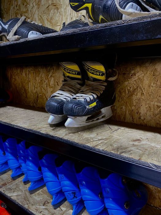 Продам коньки за 10000