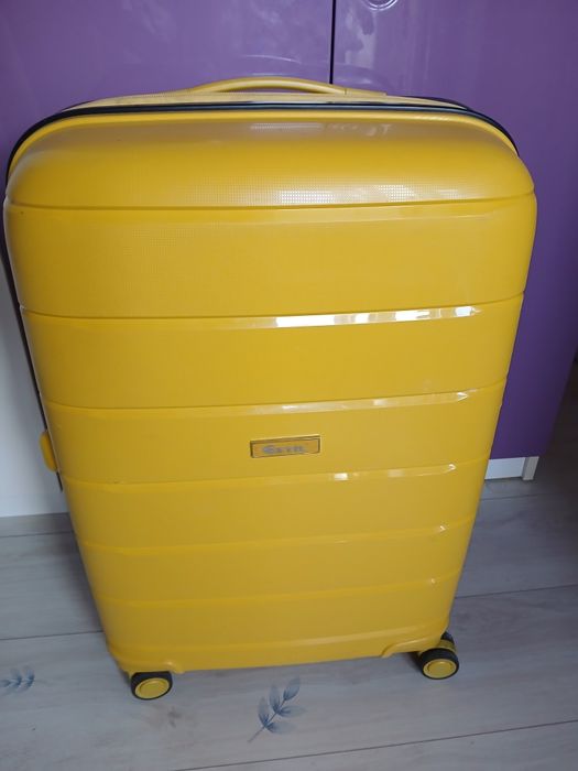 Куфар Estil Distinct Жълт
Ширина – 46 см.
Дълбочина – 28/30* см
Тегло – 3.5 кг.
Обем – 77/83* l.
* при отворен цип за