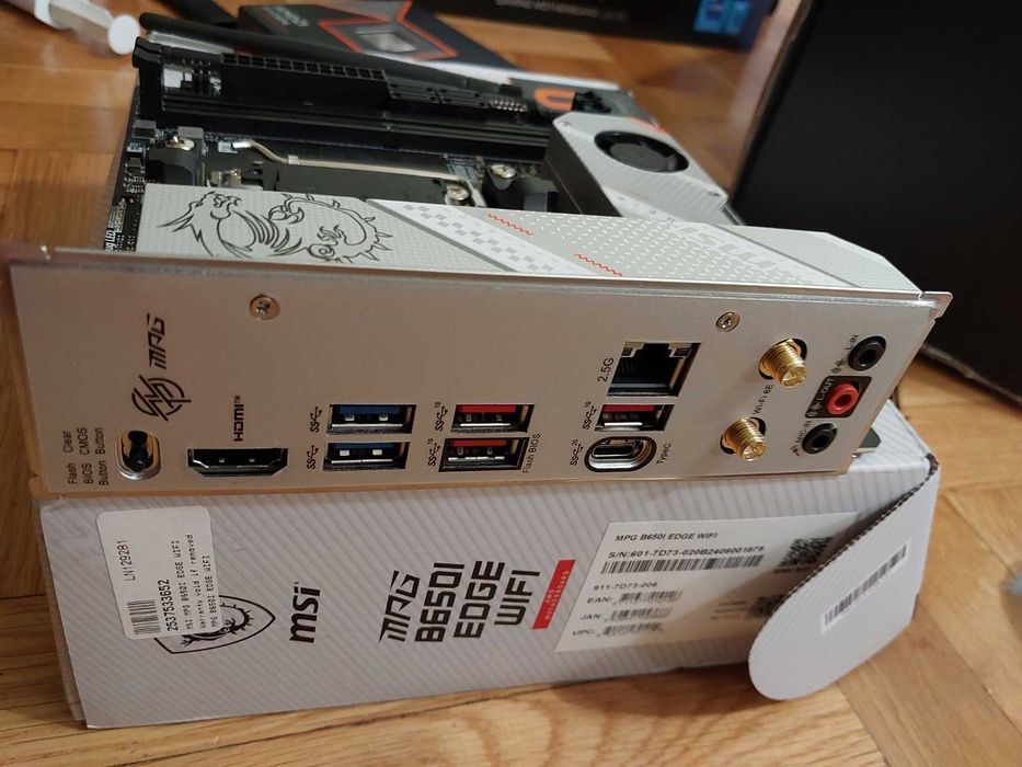 AMD Ryzen 5 9600X + MSI MPG B650i Edge Wi-Fi