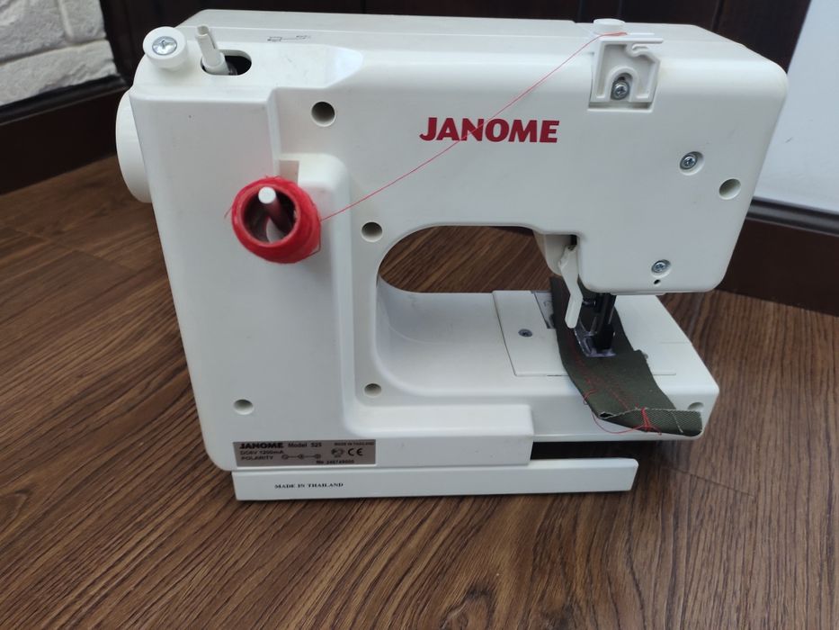 Швейная машина Janome 525