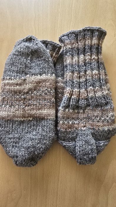 Вълнени чорапи ръчно плетени