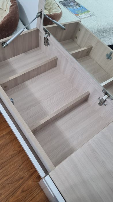 Продам столик туалетный(для макияжа)