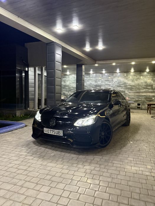 Mercedes W212 E55 BRABUS 2011 Состаяние Идеално Небитая