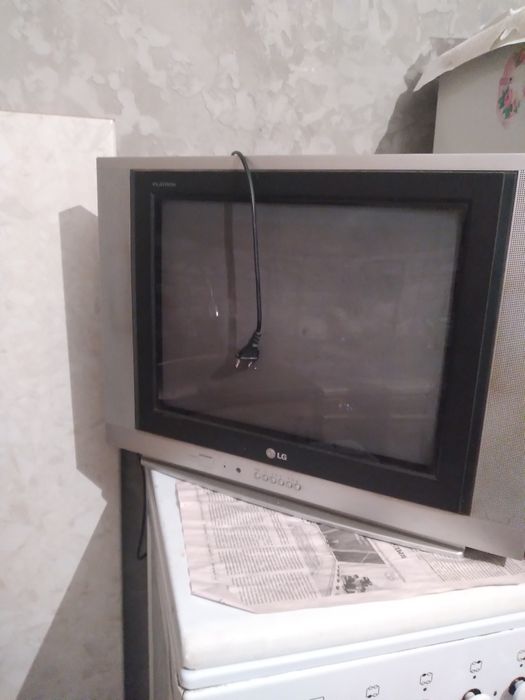 Продам телевизор и газ плиту