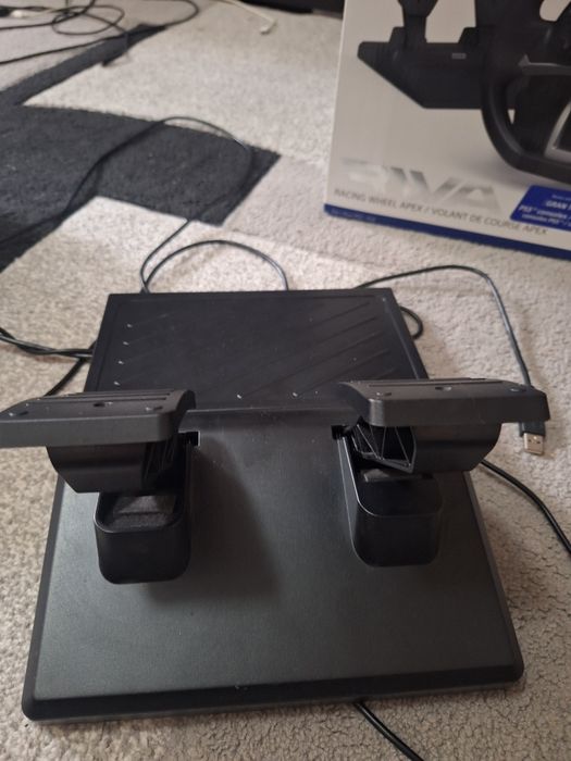 Vând volan și pedale de ps5 ps4 și pc