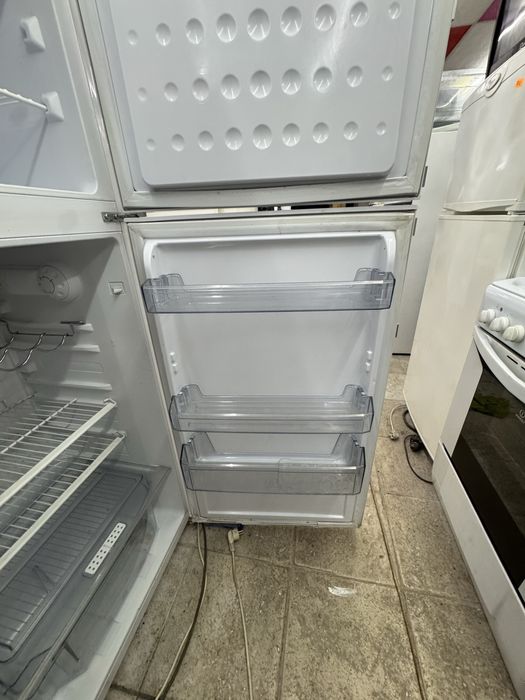 Хладирнек с фризер BEKO
