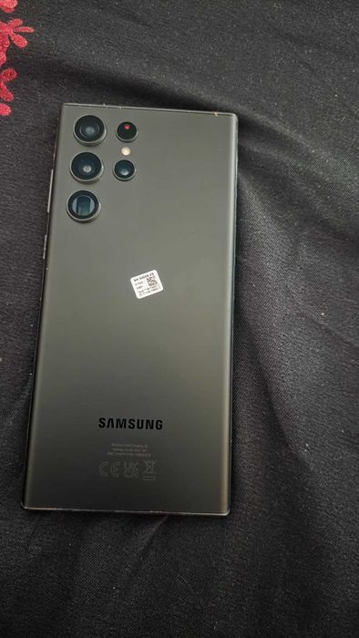 Samsung Galaxy S 22 Ultra без драскотина или дори петънце