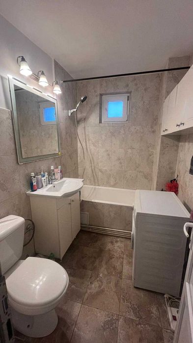 Cameră liberă pentru o colegă de apartament – vibe de student life!