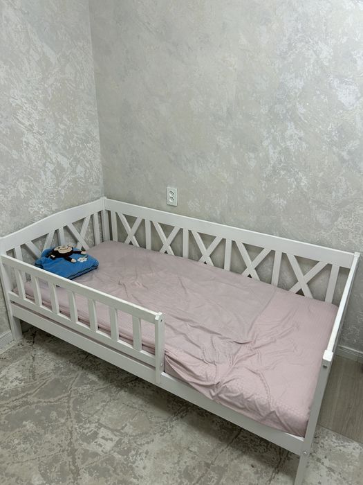 Срочно продам кровать с матрасом