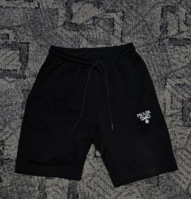 Compleu Prada, Tricou si Pantaloni