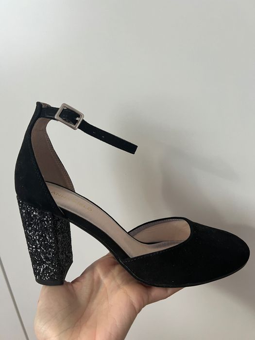 Официални обувки на ток