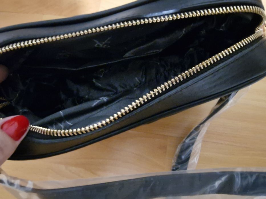 Geanta damă super model, logo metalic auriu, saculet, etichetă