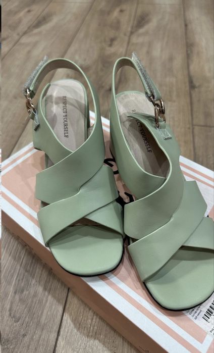 Летние босоножки