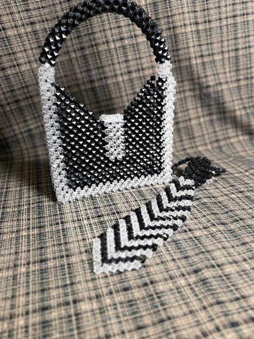 Sumka qolda yasalgan qol mehnatida