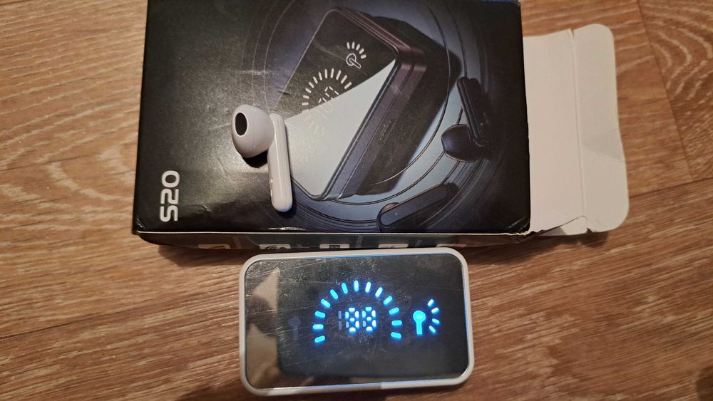 Продам bluetooth наушники 4000 тг