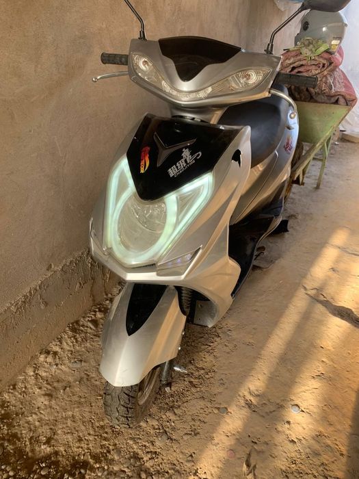 Vsune skuter 125kub