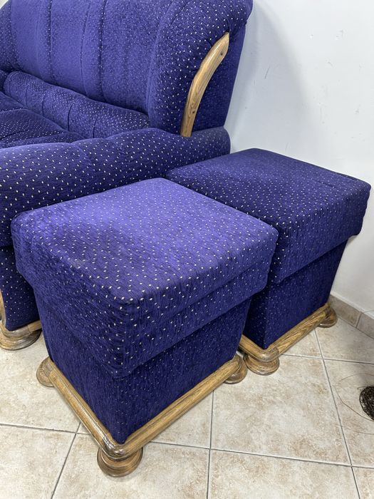 Диван с кресла и табуретки