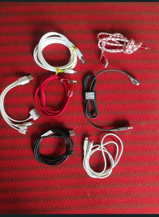 Cablu de date și alimentare, cu  mufe diferita