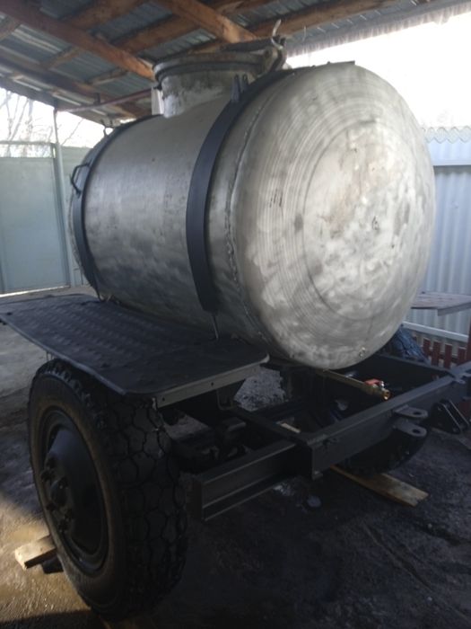 Прицеп с алюминиевой бочкой