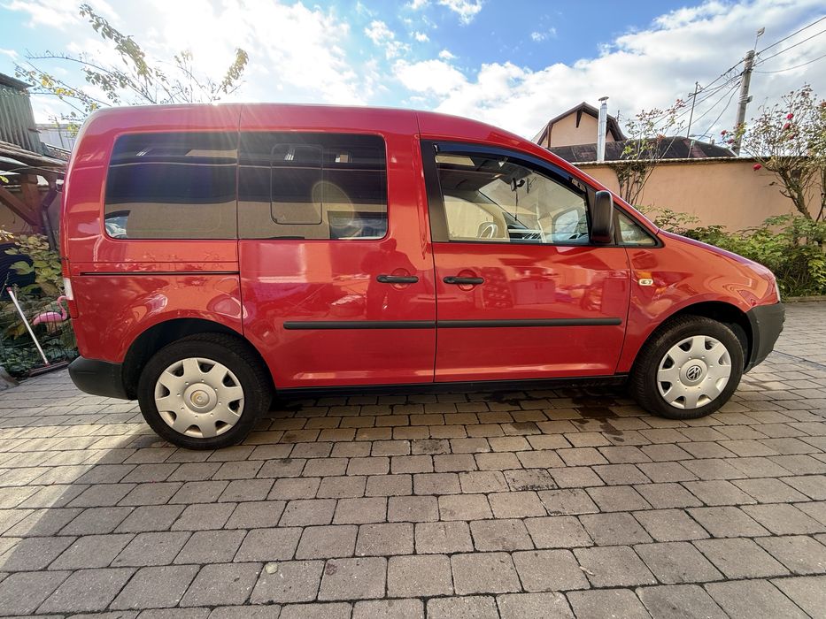 VW Caddy 2.0 140cp, 5 locuri, masina de familie