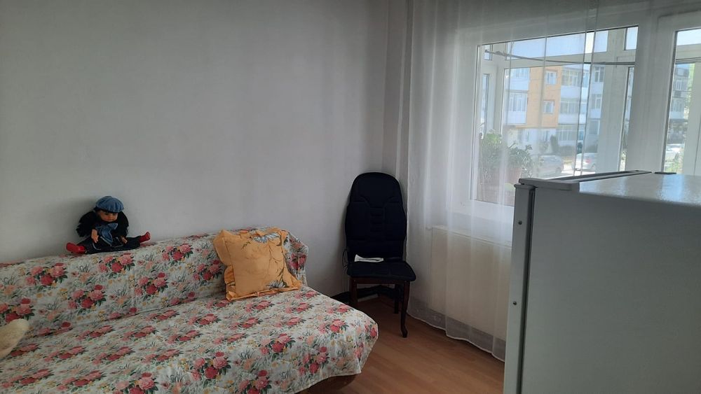 Vând apartament 3 camere decomandat zona Vișoi
