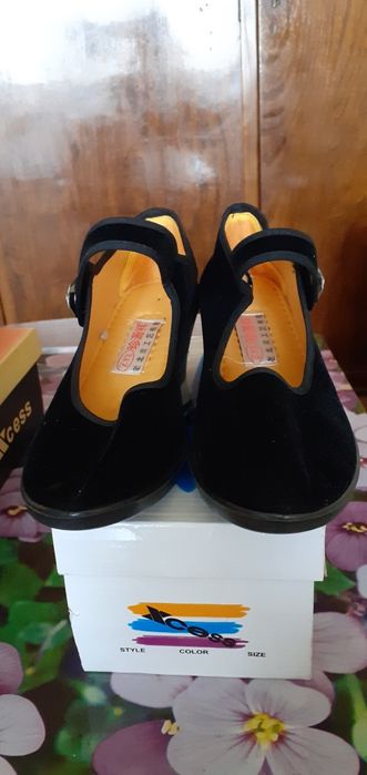 Продавам дамски обувки