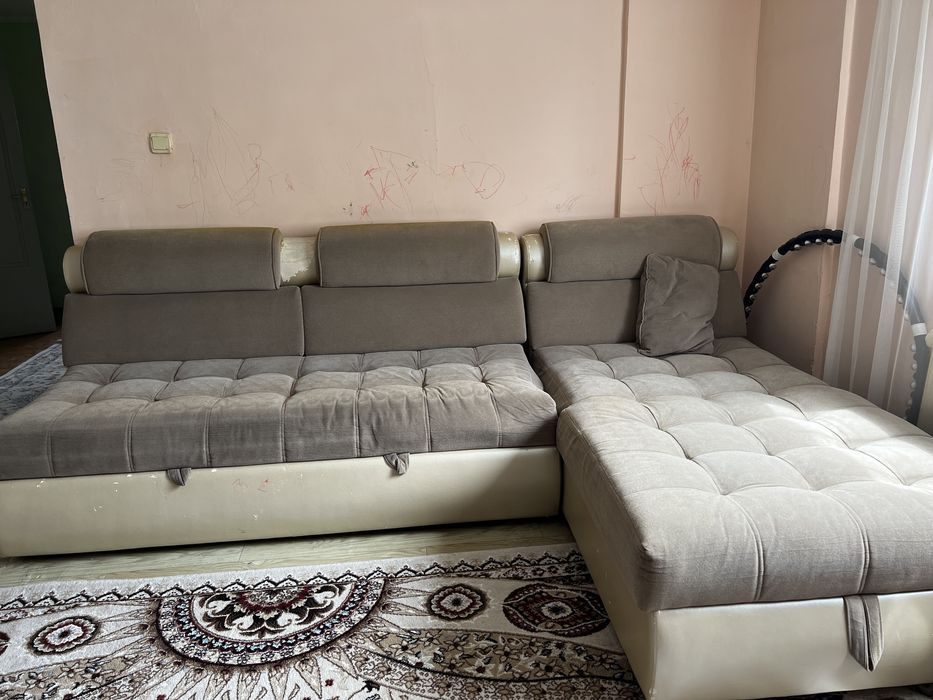 прдам диван угловой